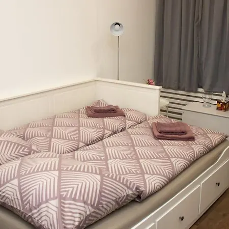 Broadway B1 Apartment